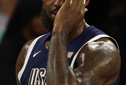 开元官网詹姆斯连续七场比赛得分超过惊险取胜，塞尔维亚队挑战极限！(赛詹姆斯队获胜)