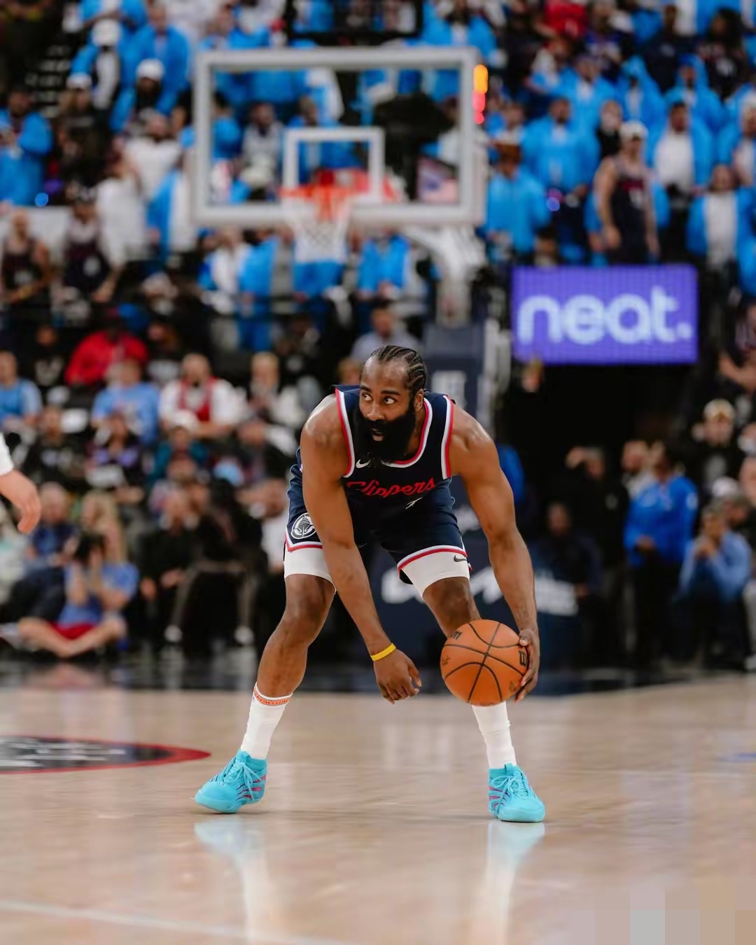 洛杉矶快船造点机会备战法国杯皇家社会赛后再遭质疑，底特律活塞赛前扳平良机瞬间刷屏的简单介绍